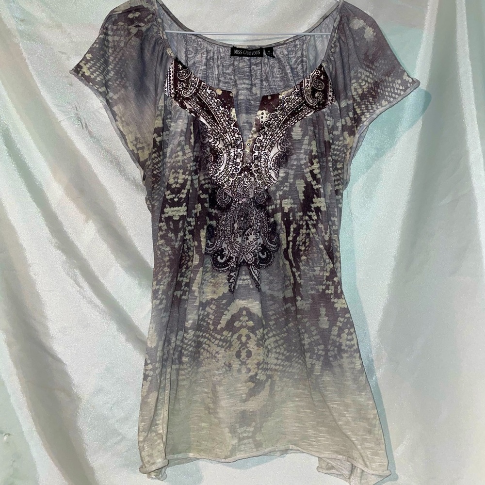 Pretty y2k top with rhinestones!